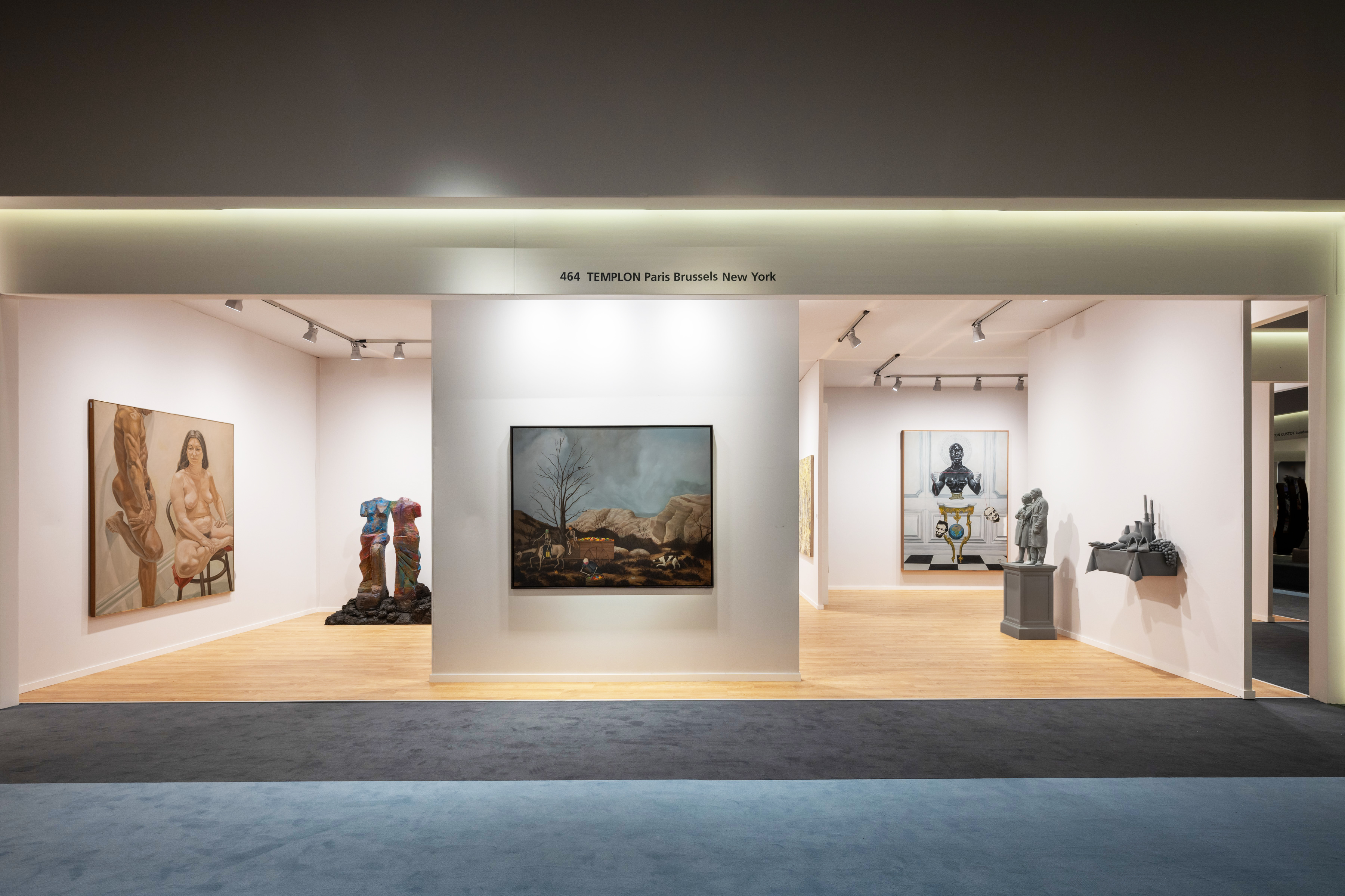 Vue d'ensemble du stand à TEFAF Maastricht, 2024.