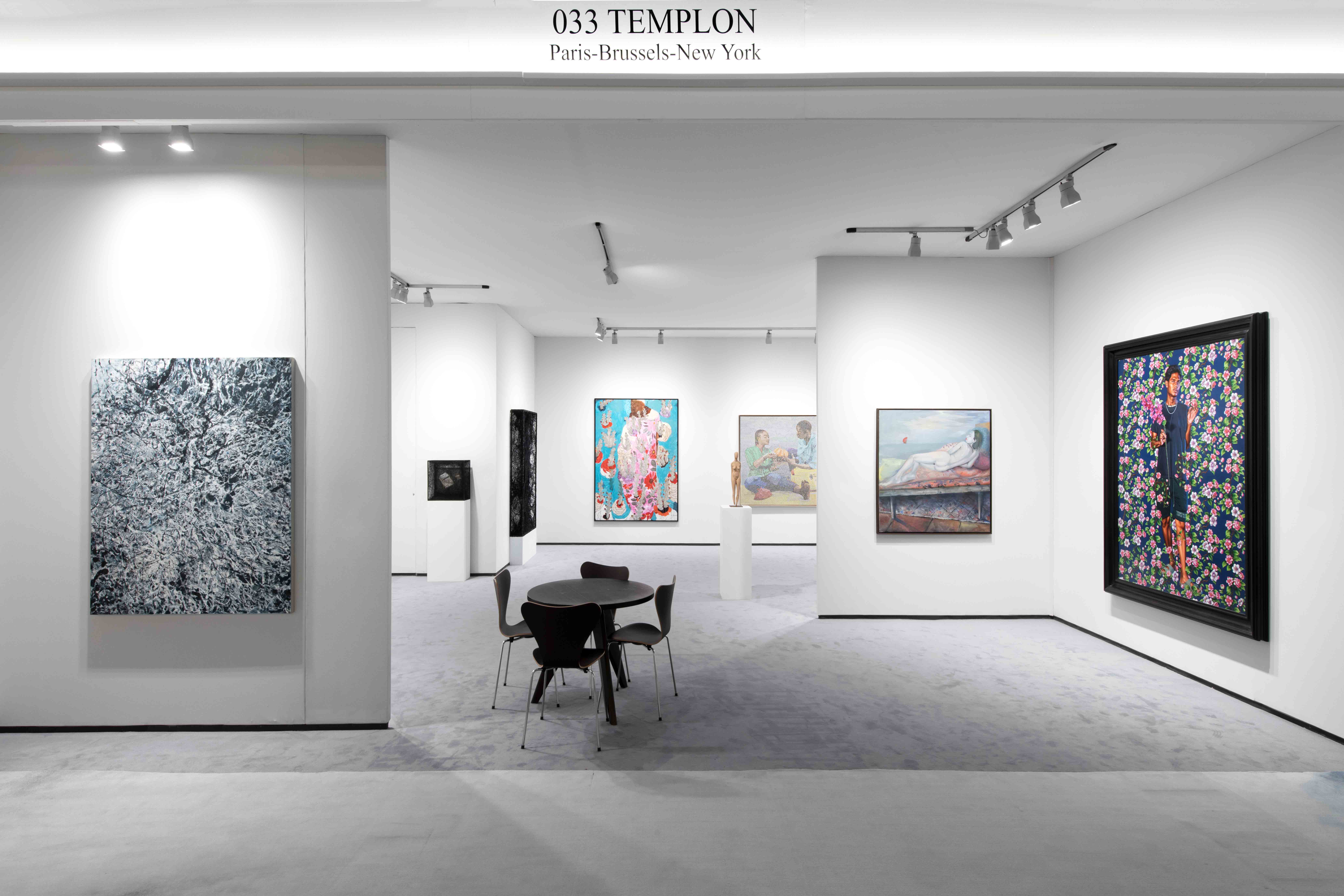 Vue d'ensemble du stand à BRAFA, 2026.