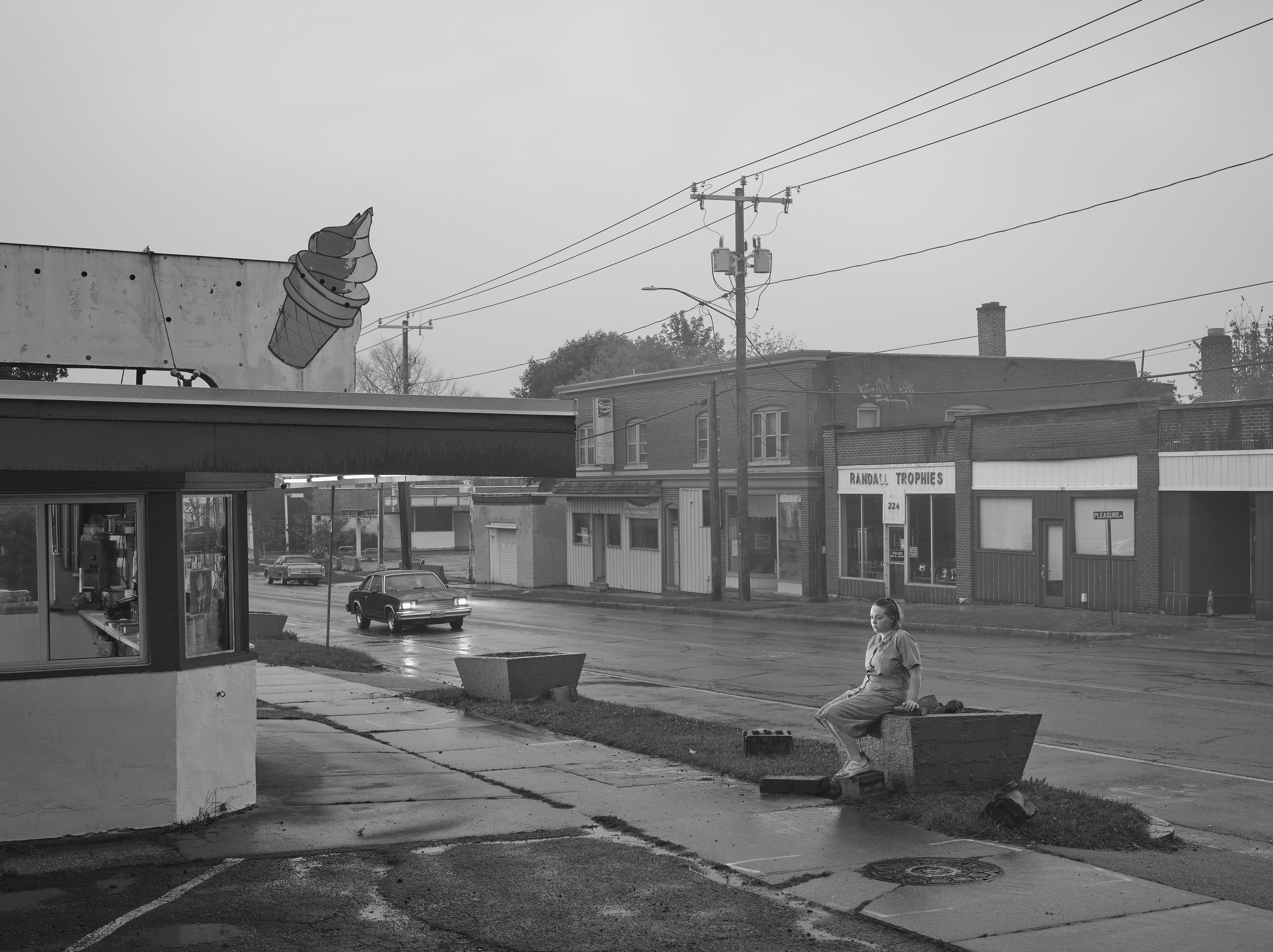 GREGORY CREWDSON Pleasure Street, 2021-2022 Tirage numérique pigmentaire monté sur Dibond Digital pigment print mounted to Dibond 102 × 132 cm — 40 1/4× 52 in.