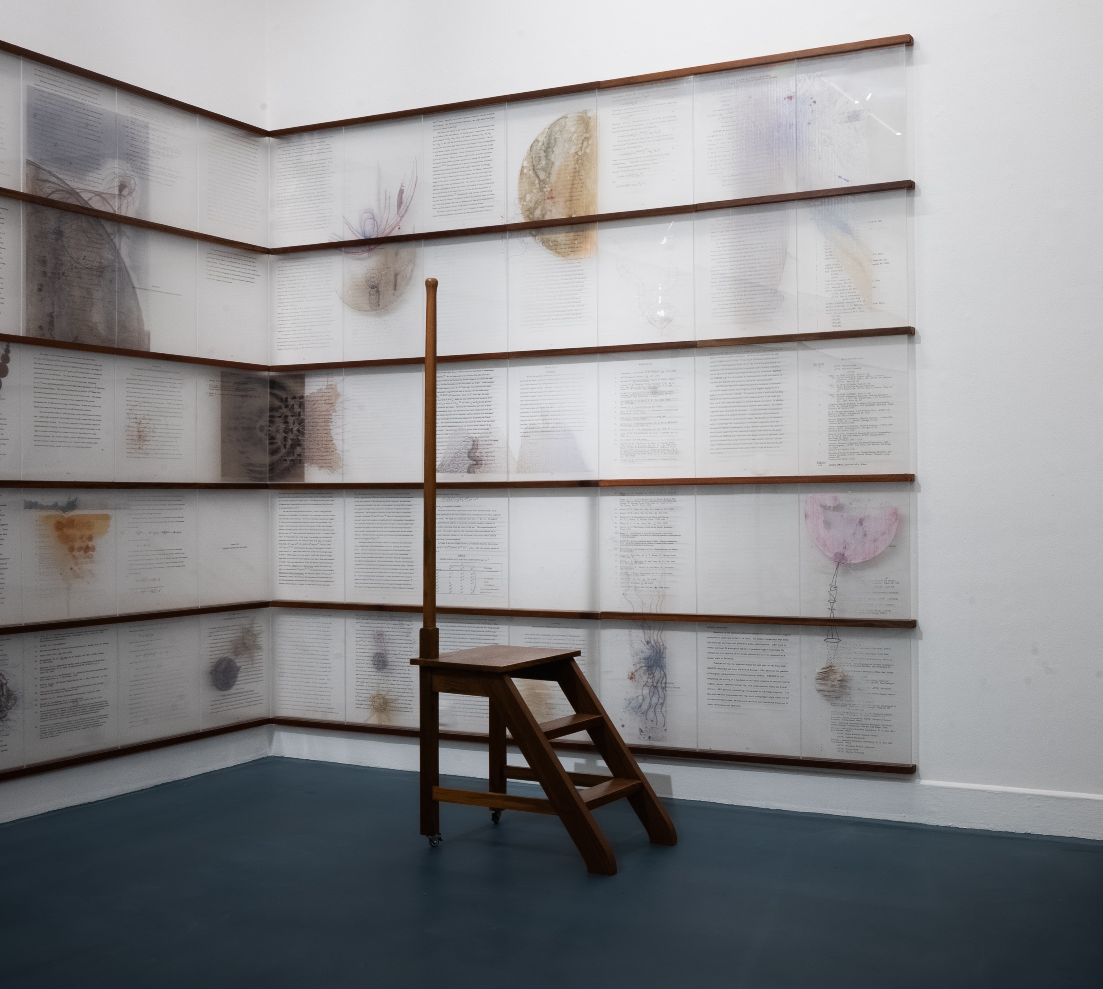 JITISH KALLAT Lunar Redux, 2025 Impression multicouche sur lentille lenticulaire 20 LPI, bois de teck Multilayer print on 20 LPI Lenticular lens, teakwood 1279 x 1524 cm.—110 x 600 in.