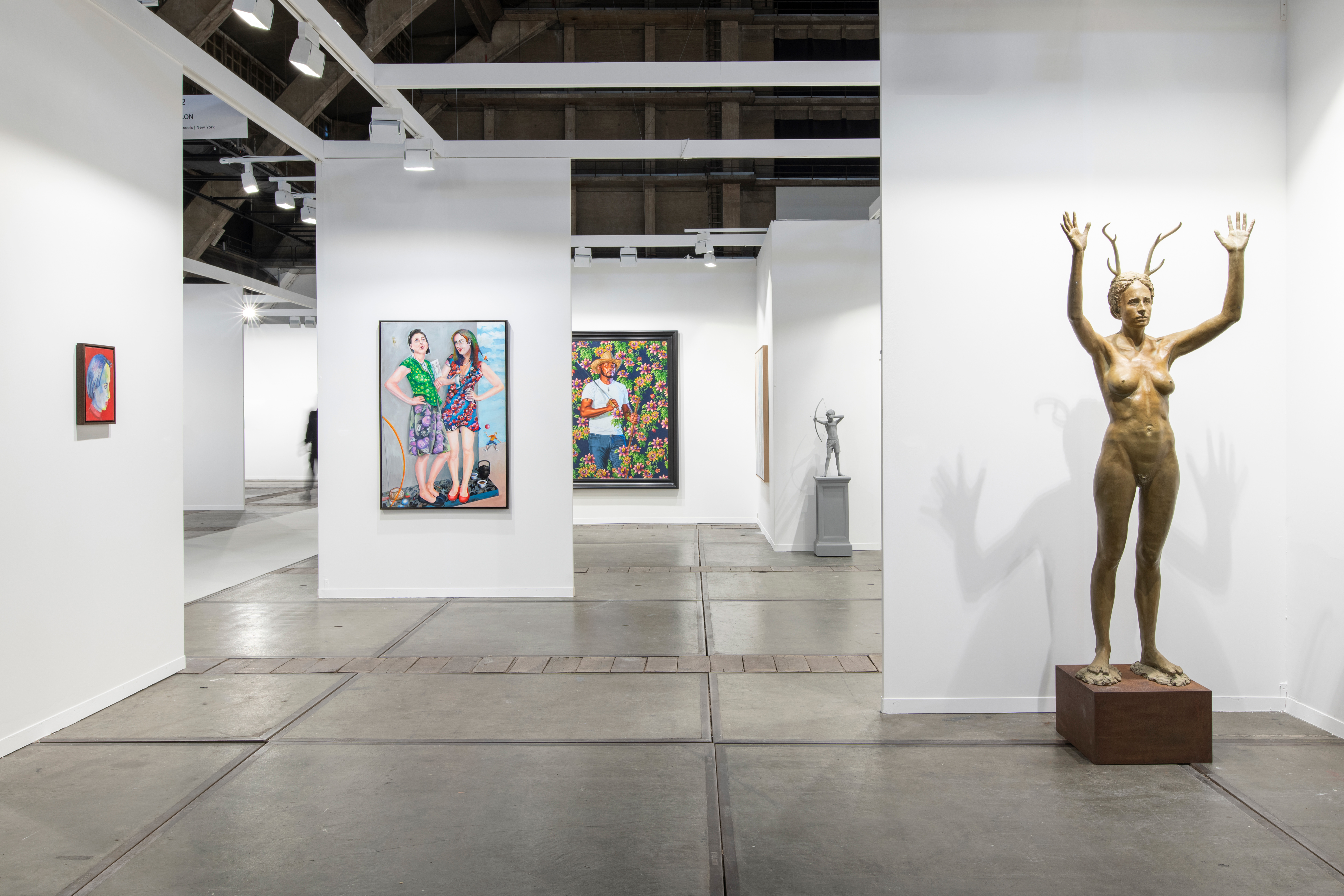 Vue d'ensemble du stand à Art Brussels, 2026.