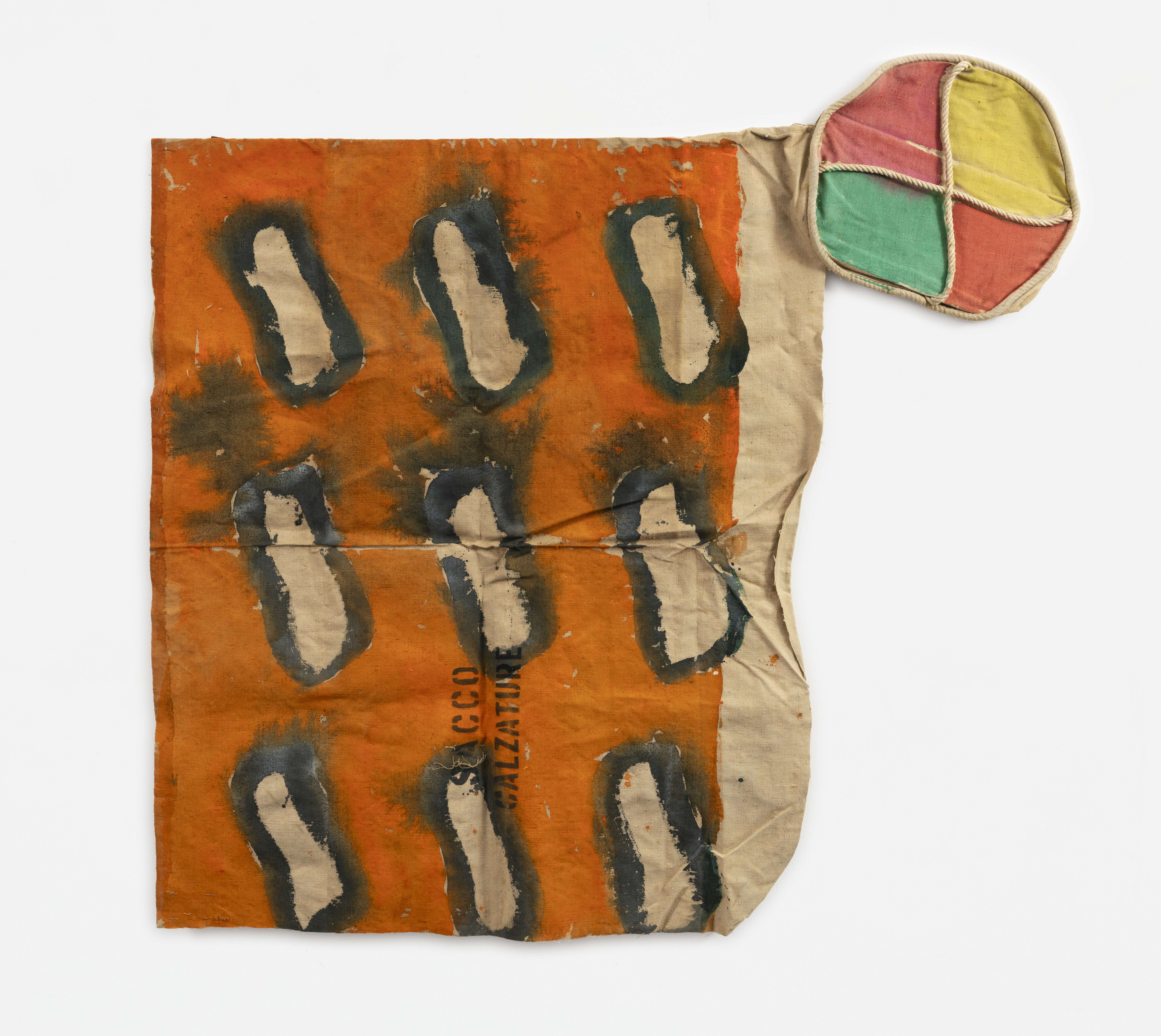 CLAUDE VIALLAT Sans titre n°87, 2026 Acrylique sur polochon en toile | Acrylic on duffel bag 152 × 152 cm — 59 3/4×59 3/4 in